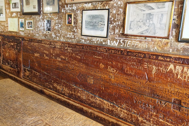 Epfelchammer, the oldest originally preserved pub in Zurich.